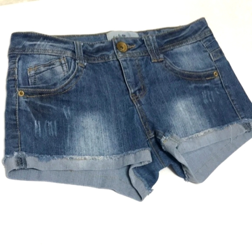 𝅺Distressed Jolt Denim Shorts